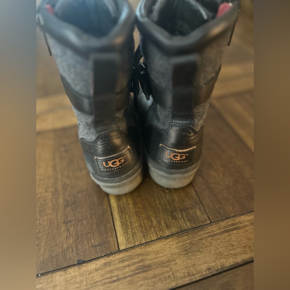 Ugg Boot 6 - Picture 5 of 9